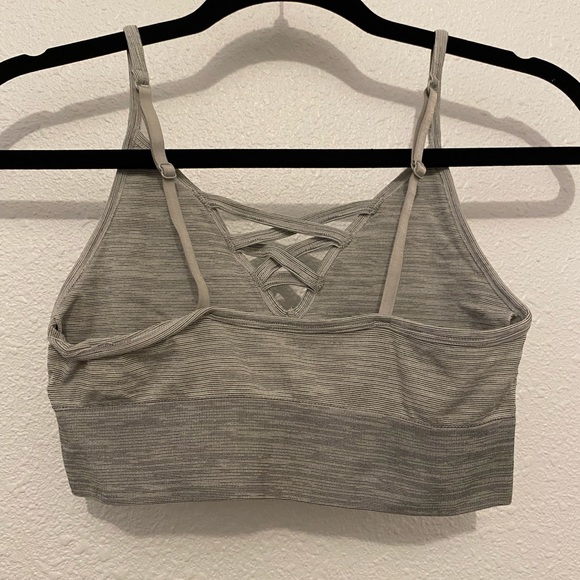 No Bounderies Light gray Sports bra cross back Medium - Picture 3 of 7